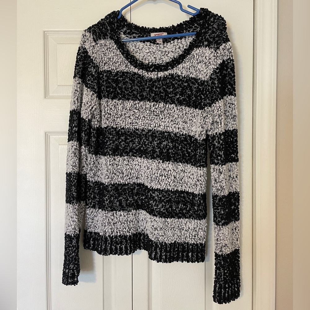 Black and White Striped Pop Corn Knit Sweater
